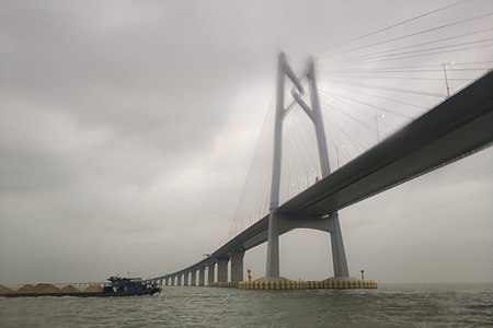Tập_tin:Main_span_of_Hong_Kong-Zhuhai-Macau_Bridge,_2018-03-17.jpg