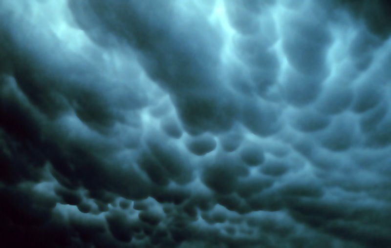 File:Mammatus-clouds-Tulsa-1973.png