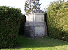 Un tombeau à Mareil-le-Guyon.