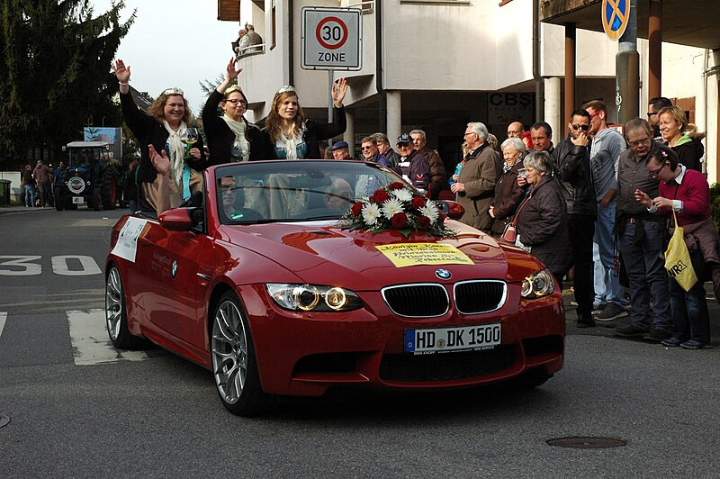 File:Mathaisemarkt 2015 - BMW E93.JPG