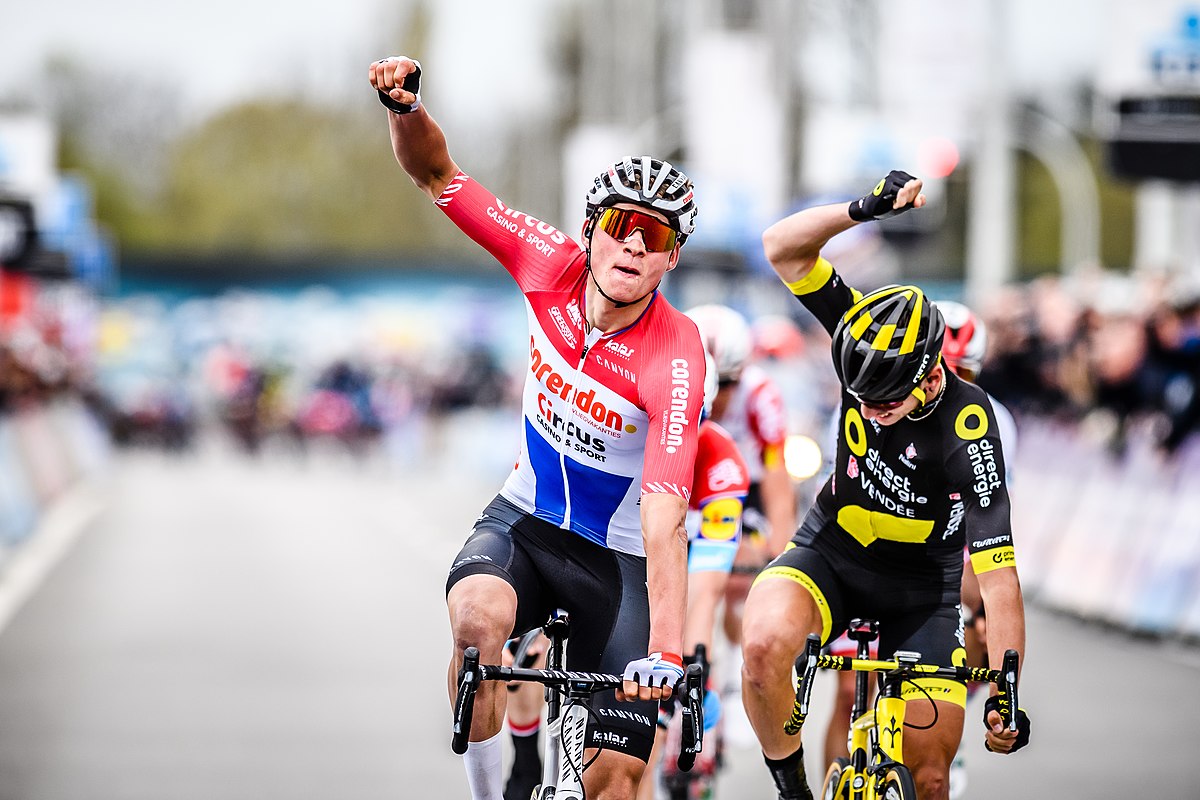 File:Mathieu van der Poel finisht voor Anthony Turgis ...