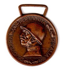 Obverse of the Commemorative Medal for the Italo-Austrian War 1915-1918; the inscription reads "War for the unification of Italy 1915-1918" Medaglia-guerra-1915-1918-dritto.jpg