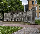 Kreiswehrersatzamt Freiburg mit Skulptur von Rainer Stiefvater, Metamorphose, 1987, seit 2014 Bundesanstalt für Immobilienaufgaben, Direktion Freiburg