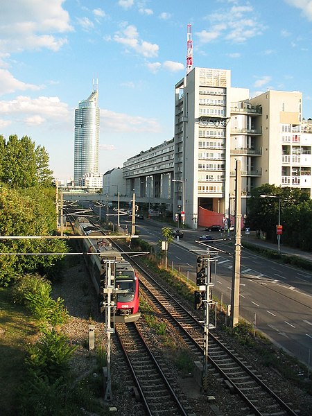 File:Millennium Tower Handelskai 2007 a.jpg