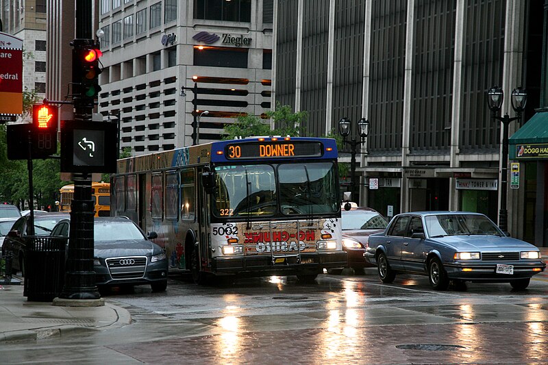 File:Milwaukee (WIS) E Wisconsin Ave " 30 Downer " Milwaukee County Transit System CTS.jpg