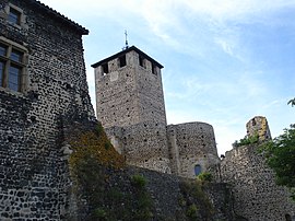 Kostel a hradby