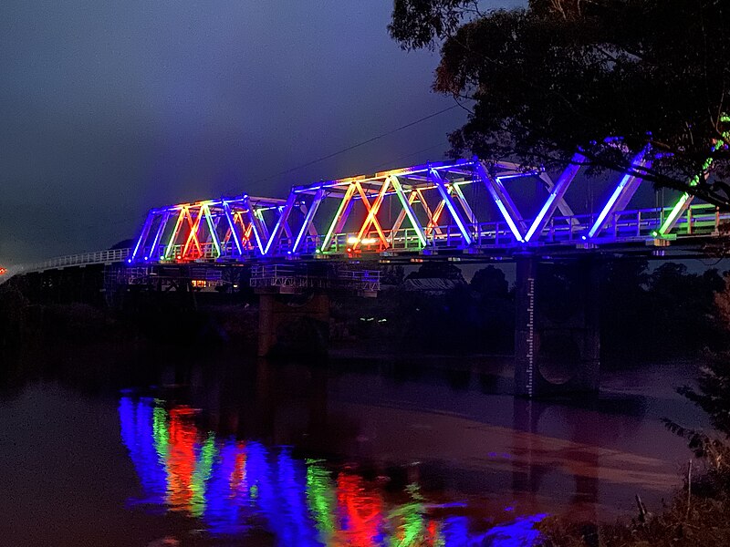 File:Morpeth Bridge, NSW lit up at night time in November 2021. Photo by Mitchell Griffin.jpg