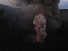 Mt Yasur smoking away (420615801).jpg