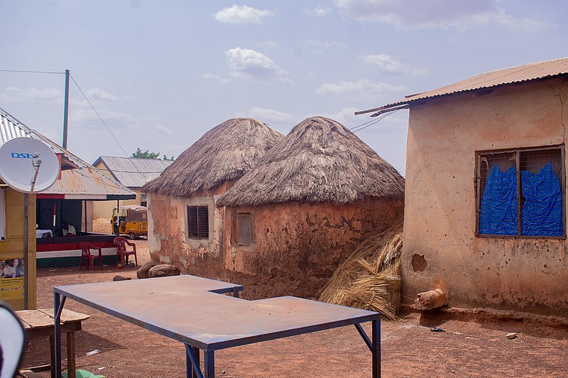 File:Mud House77.jpg