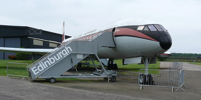 File:Museum of Flight DH Comet 03.jpg