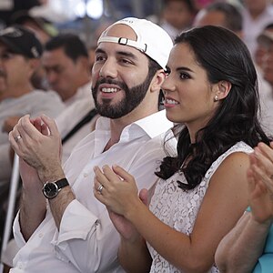 Nayib Bukele y Gabriela Rodríguez (2016).jpg