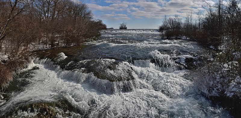 File:Niagara River - Three Sisters Islands4.jpg