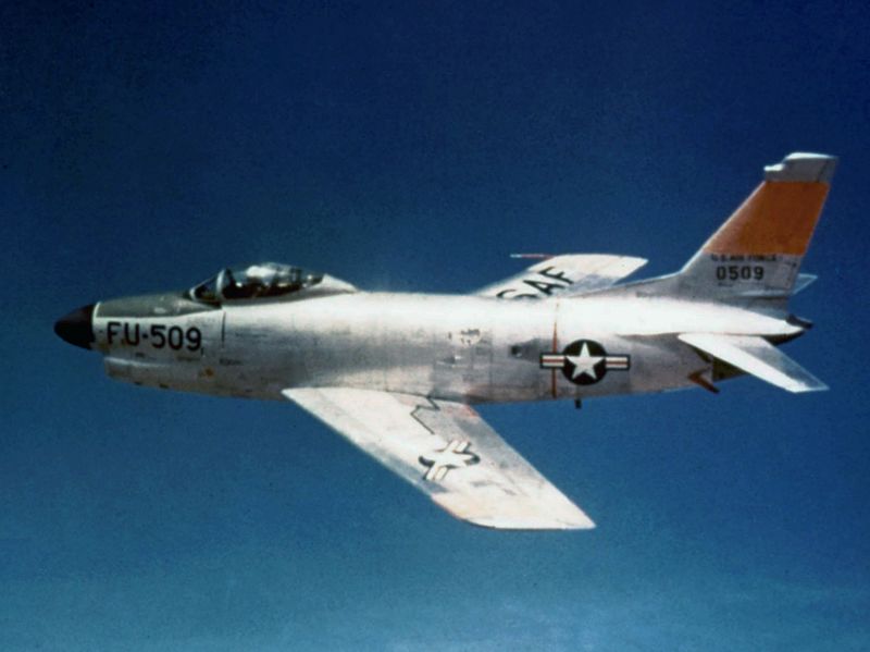 Súbor:North American F-86D-5 USAF in flight.jpg