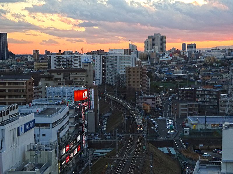 File:Odakyu Machida curve sunset 2014-12-27.jpg