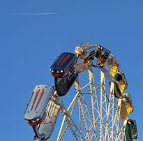 Un manège de type enterprise à l'Oktoberfest. (définition réelle 3 398 × 3 350)