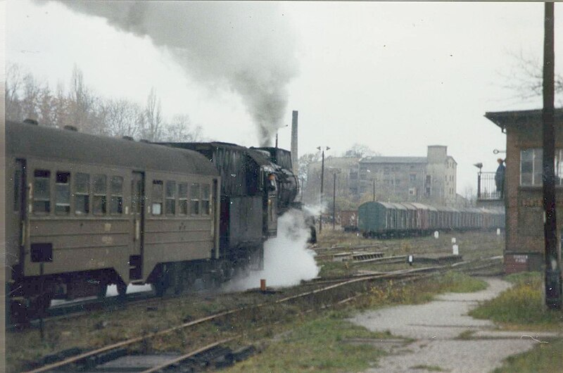 File:Ol49 90 departs Żary, Poland November 1989 (3733273300).jpg
