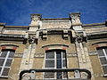 Fachada de la antigua fábrica militar.