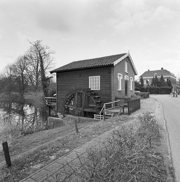 File:Overzicht voorgevel en linker zijgevel met waterrad, watermolen - Laag-Keppel - 20359525 - RCE.jpg