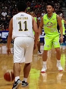 PBA - Globalport vs Barako Bull - Рой Суманг-GlobalPort - 2015-1225 (23979149215) .jpg