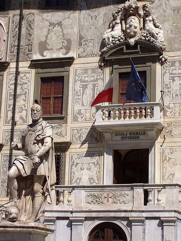 A detail of the main building, Palazzo della Carovana