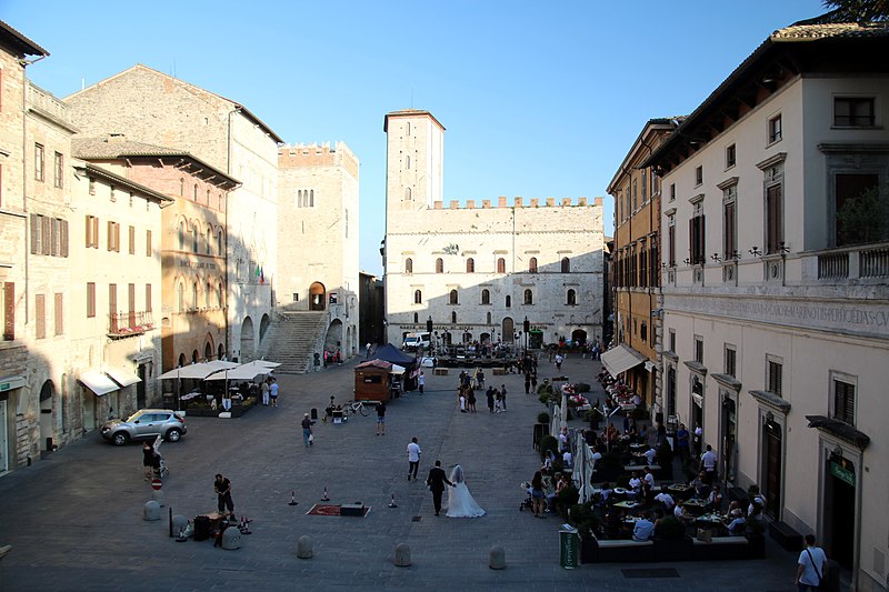 File:Palazzo dei Priori (Todi) 01.jpg