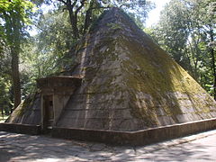 Parc des Cascine, pyramide.