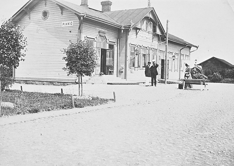 File:Piikkiö rautatieasema 1920-luvun lopulla.jpg