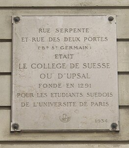 Plaque au no 15 rappelant que le site abritait autrefois le collège de Suesse ou d'Upsal, fondé en 1291 pour les étudiants suédois de l'université de Paris.