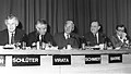 Poul Schlüter med kolleger ved World Economic Forum i 1983.