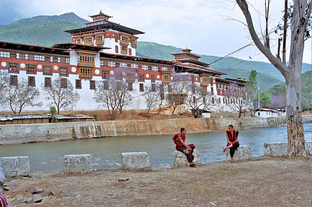 Pungtang Dechen Photrang Dzong and the Mo Chhu