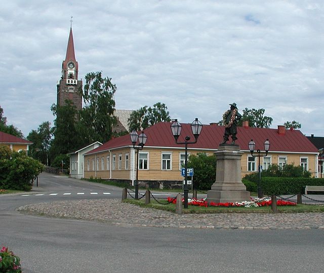 Kostol a pomník v Raahe