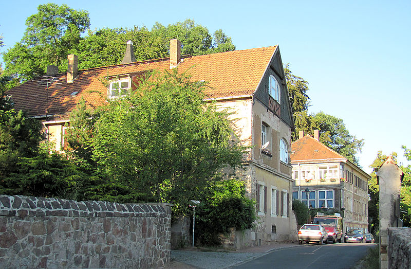 File:Radebeul Wohnanlage Weinbergstraße 48, 48a.jpg