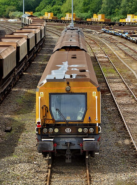 File:Rail Grinder DR 79226 to DR 79221 RPS32-2 at Tonbridge West Yard.jpg