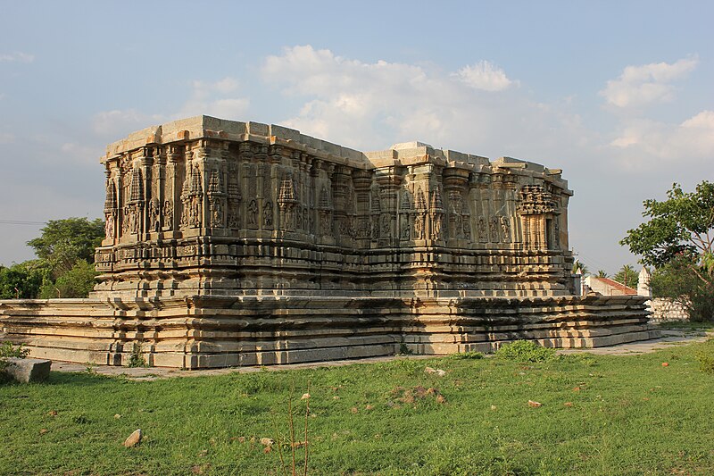 File:Rear view of Shantinatha basadi at Jinanathapura.JPG