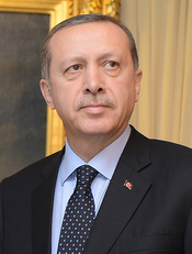 12. Cumhurbaşkanı Recep Tayyip Erdoğan (sol); 11. Cumhurbaşkanı Abdullah Gül (sağ).