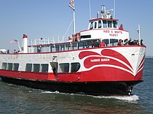 Red & White Fleet Harbour Queen przylatuje na molo 45.JPG