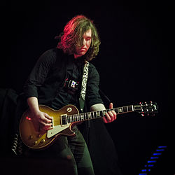 Szymon Szymkowiak, gitarzysta zespołu Rust