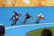 Deutsch: Badminton bei den Olympischen Jugendspielen 2018; Tag 2, 8. Oktober 2018; Halbfinale Jungen Lauf 2 English: Roller speed skating at the 2018 Summer Youth Olympics; day 2, 8 October 2018 – Boys Semifinals run 2