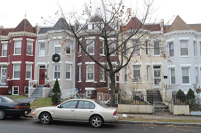 Image: Row Homes in Petworth   panoramio (2) (cropped)