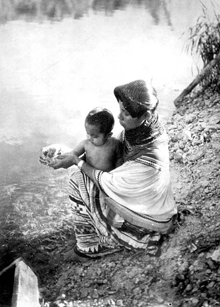 File:Ruby Tommie and child- Big Cypress Reservation, Florida (8790811019).jpg