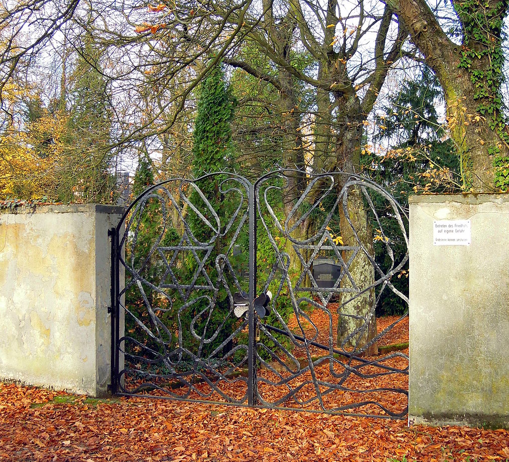 Saarlouis Jüdischer Friedhof (11).jpg