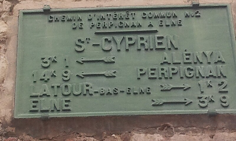 File:Saint-Cyprien - Ancienne plaque direction.jpg