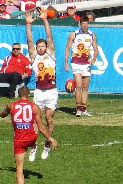 File:Sam Reid set shot, Sydney v Brisbane 2013-05-05 (8744083097) (cropped).jpg