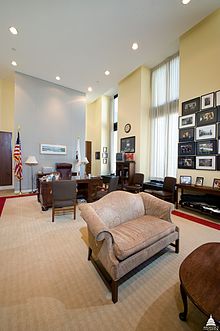 Typical 16-foot (4.9 m) high Senator's office in the Hart building. Senator's Suite in Hart Building.jpg