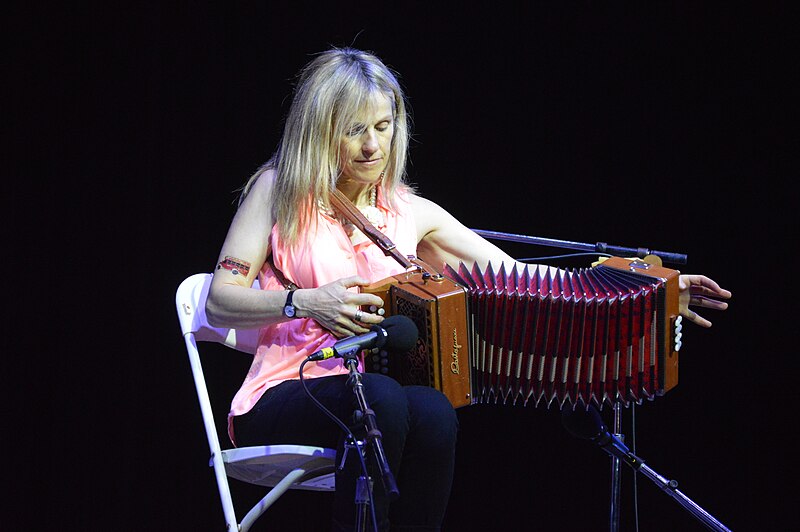 File:Sharon Shannon 01.jpg