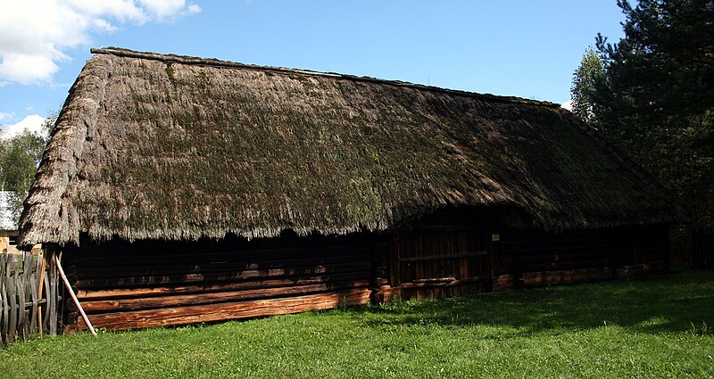 File:Skansen Kolbuszowa stodoła z Kopci 03.09.2010 p2.jpg