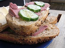 Bread with leverpostei and cucumber Smorgasar med leverpastej och saltgurka.jpg