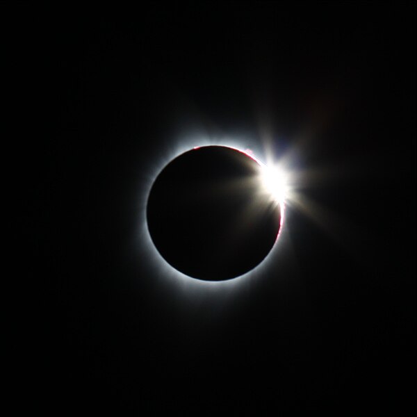 File:SolarEclipseDiamondRing.jpg