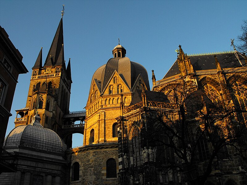 File:Sonnenuntergang Dom.jpg