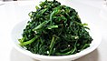 ผัดผักตั้งโอ๋ เป็นของเคียงที่เรียก Ssukgat-namul (ในภาษาเกาหลี) และชุนกิขุ-โกมะอาเอะ[27] (ในภาษาญี่ปุ่น)